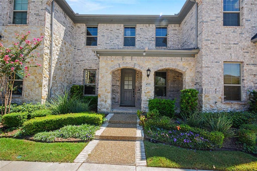 4533 English Maple Drive, Arlington, TX 76005