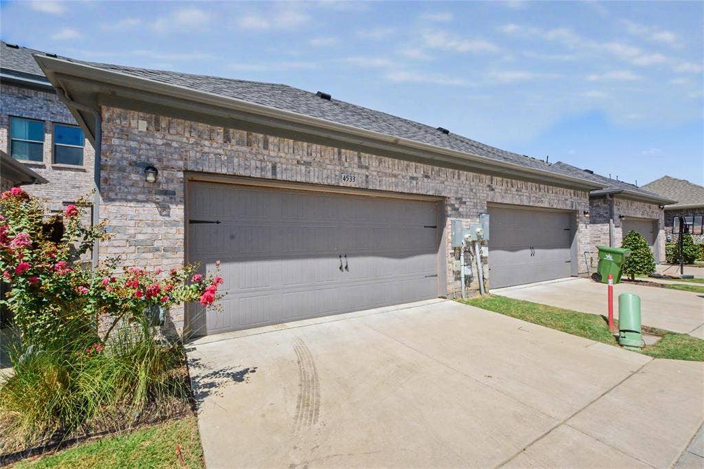 4533 English Maple Drive, Arlington, TX 76005