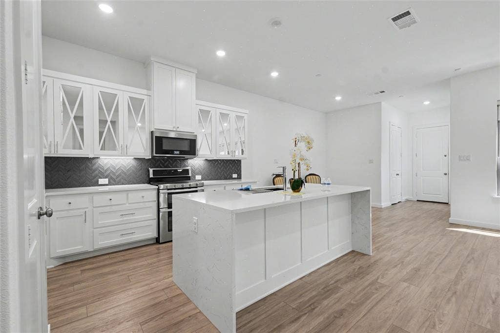 4533 English Maple Drive, Arlington, TX 76005