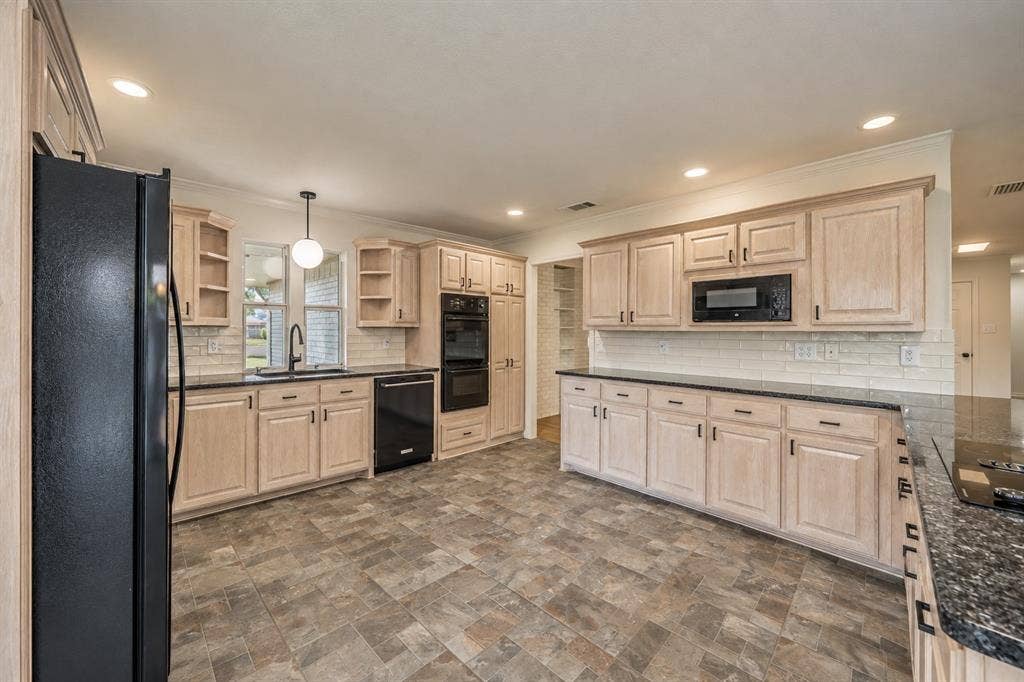2409 Fairview Drive, Plano, TX 75075 2409 Fairview Drive, Plano, TX 75075
