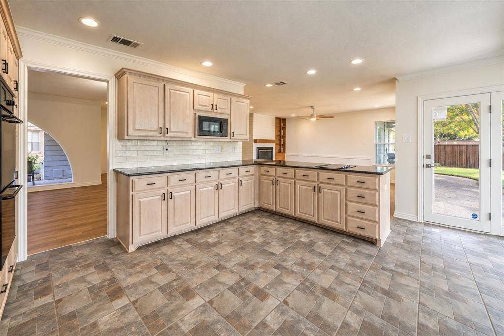 2409 Fairview Drive, Plano, TX 75075 2409 Fairview Drive, Plano, TX 75075
