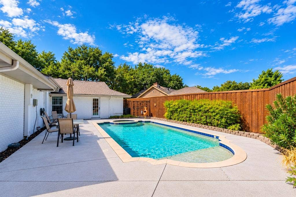 2409 Fairview Drive, Plano, TX 75075 2409 Fairview Drive, Plano, TX 75075
