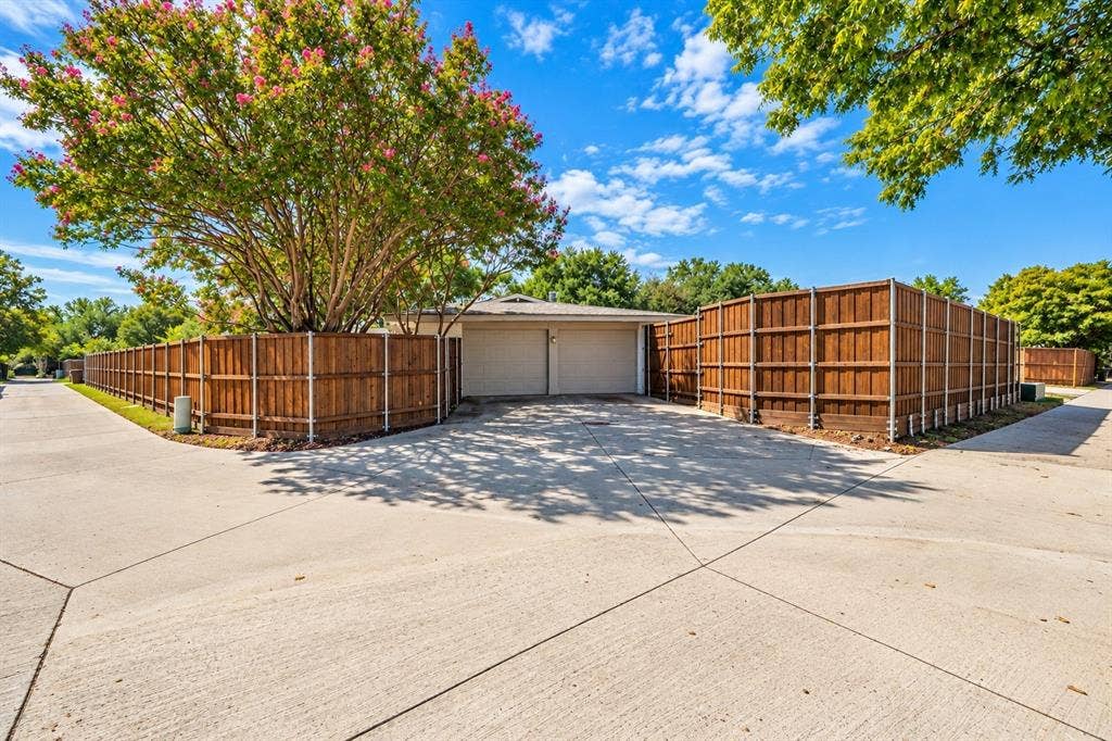 2409 Fairview Drive, Plano, TX 75075 2409 Fairview Drive, Plano, TX 75075