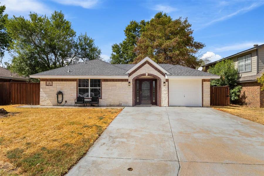Property photo for 523 Glen Cove Street, Seagoville, TX