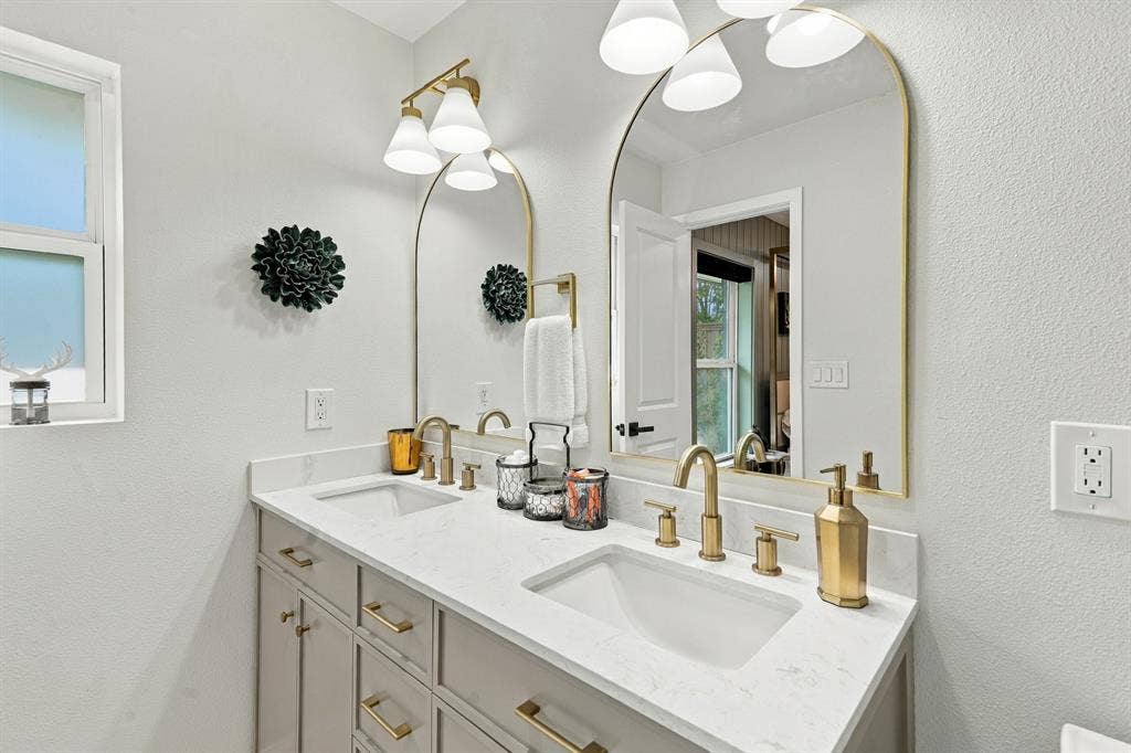 6816 Whitehill Street, Dallas, TX 75231 6816 Whitehill Street, Dallas, TX 75231
