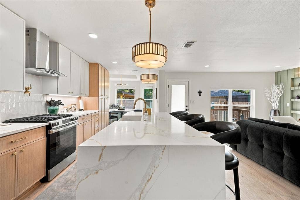 6816 Whitehill Street, Dallas, TX 75231 6816 Whitehill Street, Dallas, TX 75231