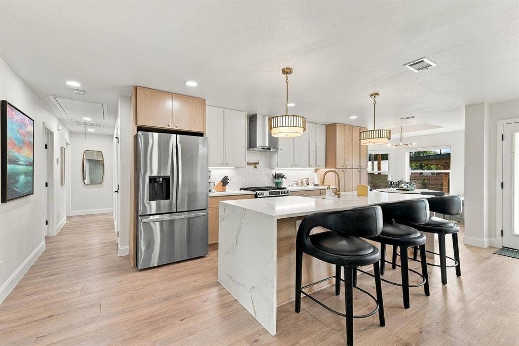6816 Whitehill Street, Dallas, TX 75231 6816 Whitehill Street, Dallas, TX 75231