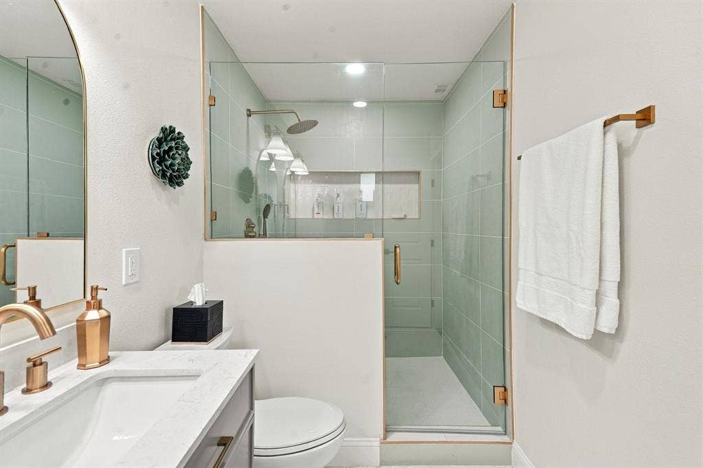 6816 Whitehill Street, Dallas, TX 75231 6816 Whitehill Street, Dallas, TX 75231