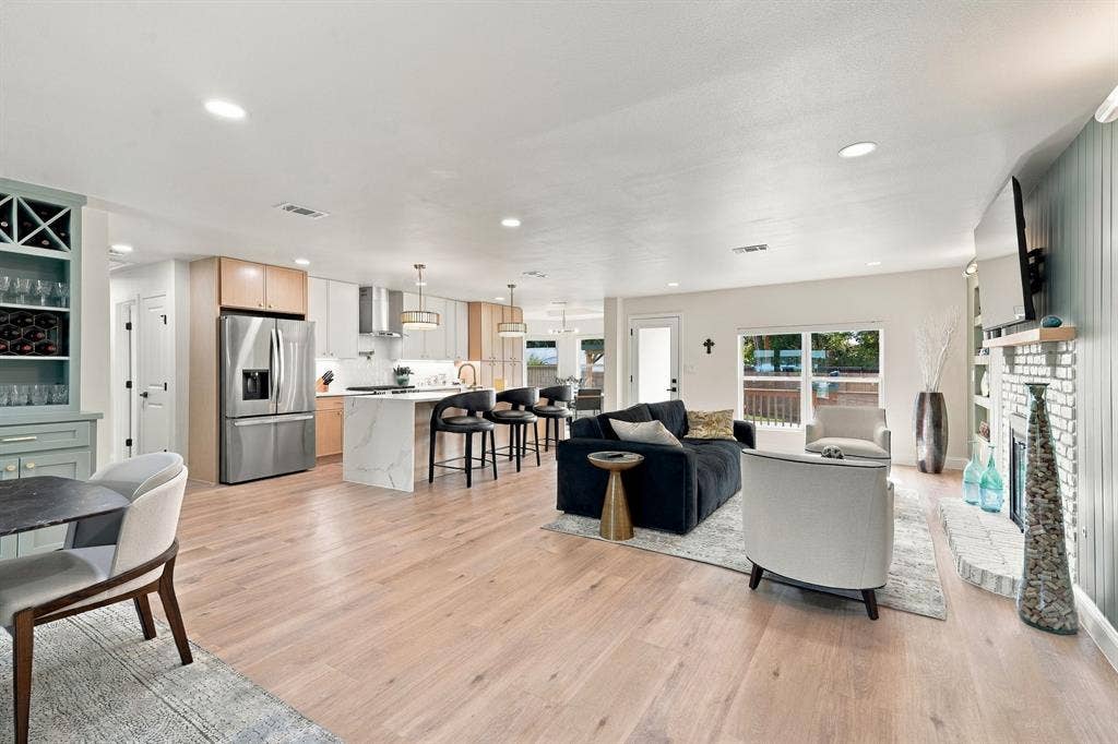 6816 Whitehill Street, Dallas, TX 75231 6816 Whitehill Street, Dallas, TX 75231