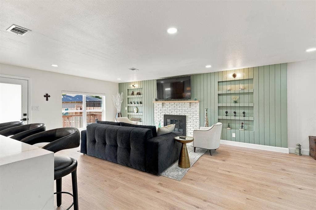 6816 Whitehill Street, Dallas, TX 75231 6816 Whitehill Street, Dallas, TX 75231
