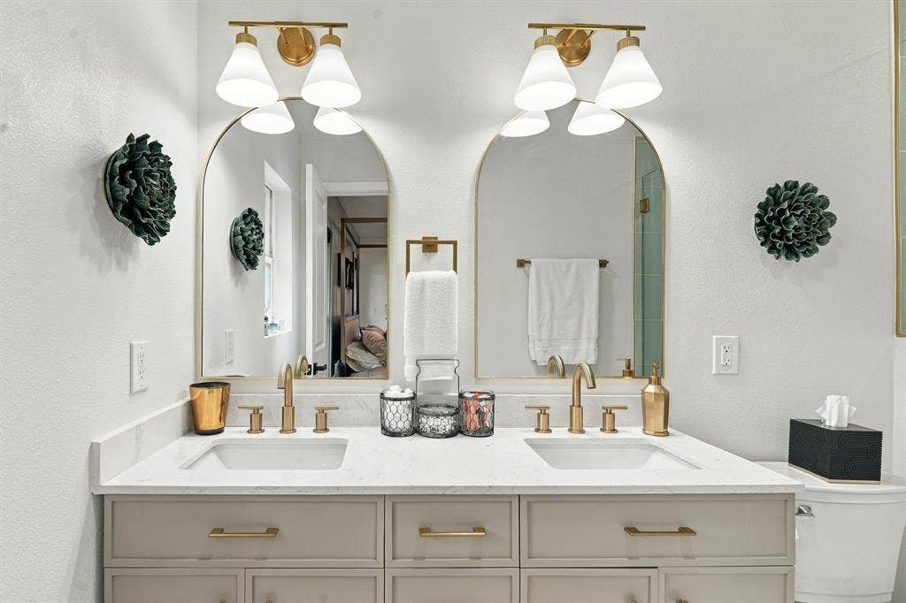 6816 Whitehill Street, Dallas, TX 75231 6816 Whitehill Street, Dallas, TX 75231