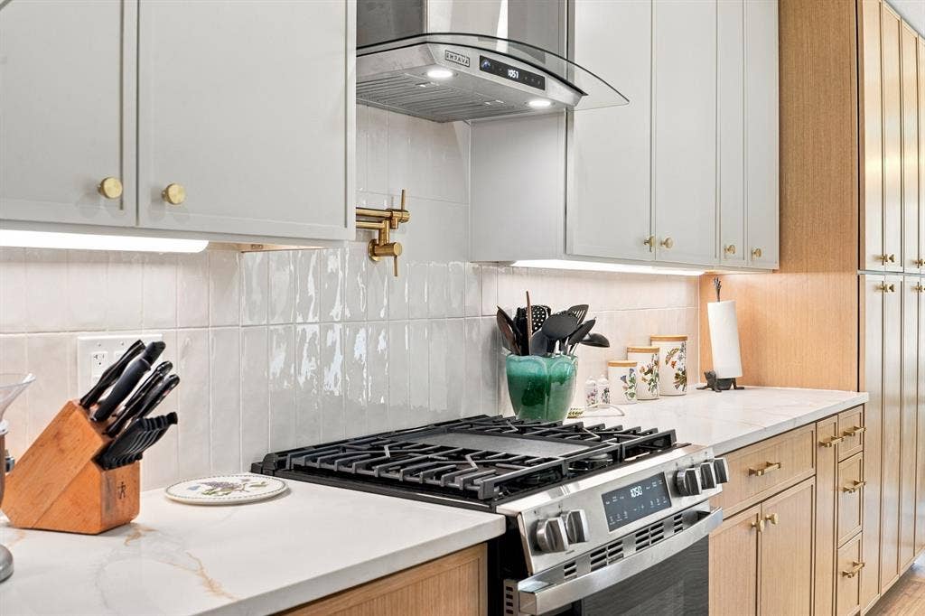 6816 Whitehill Street, Dallas, TX 75231 6816 Whitehill Street, Dallas, TX 75231