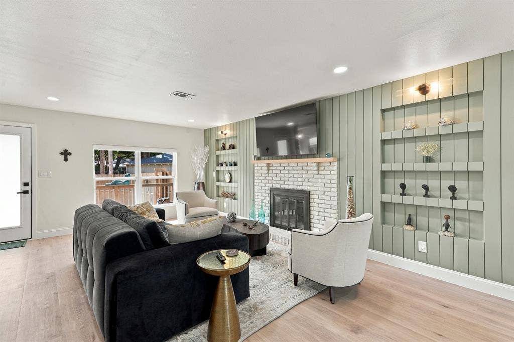 6816 Whitehill Street, Dallas, TX 75231 6816 Whitehill Street, Dallas, TX 75231