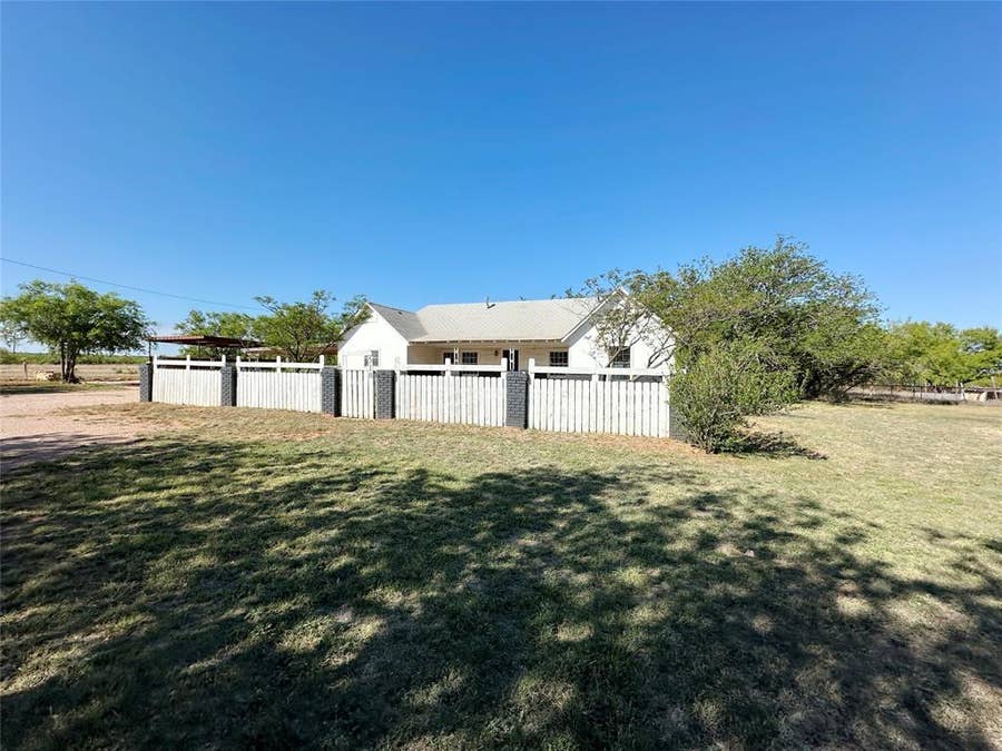 Property photo for 510 County Road 129, Trent, TX