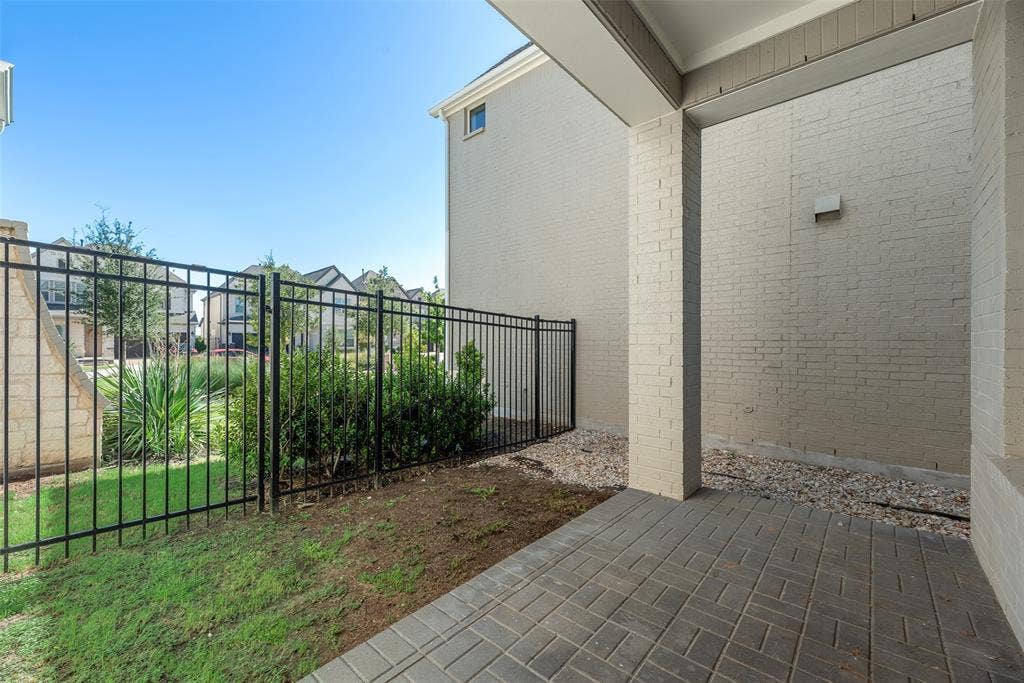 3342 Monarch Pass Drive, Arlington, TX 76005