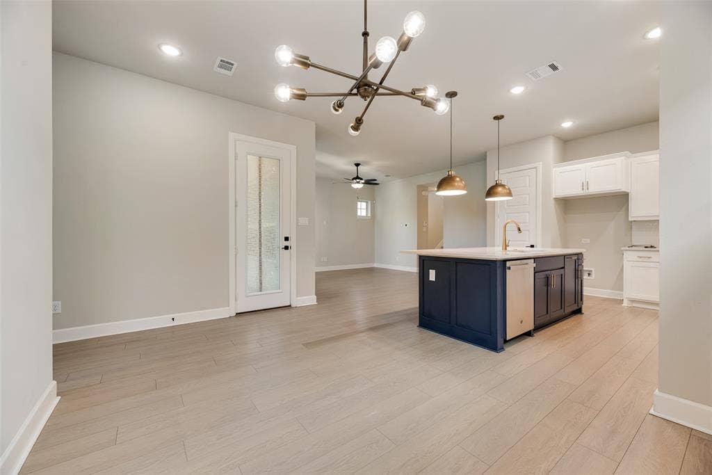 3342 Monarch Pass Drive, Arlington, TX 76005