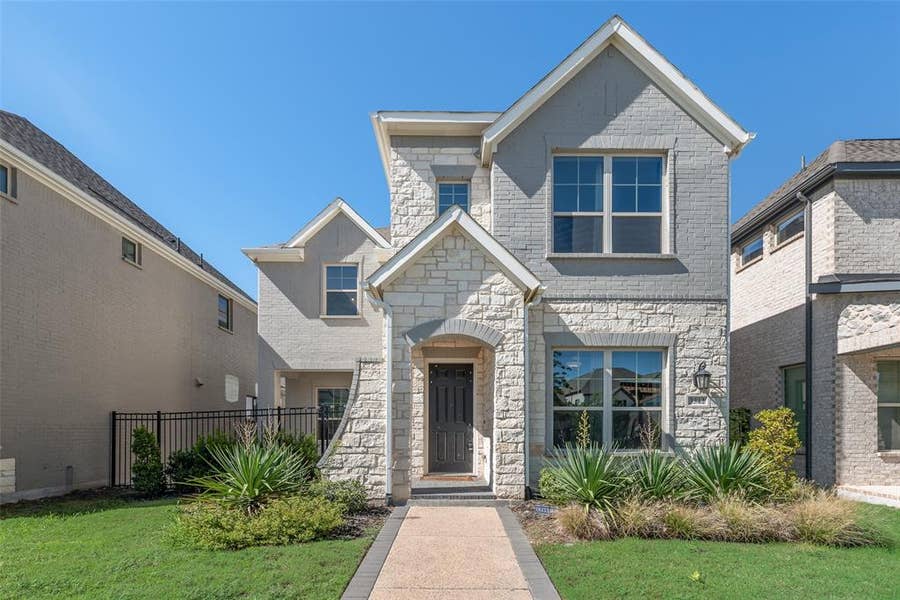Property photo for 3342 Monarch Pass Drive, Arlington, TX