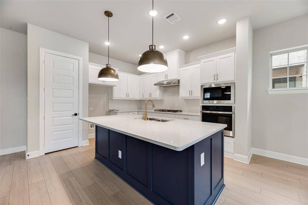 3342 Monarch Pass Drive, Arlington, TX 76005