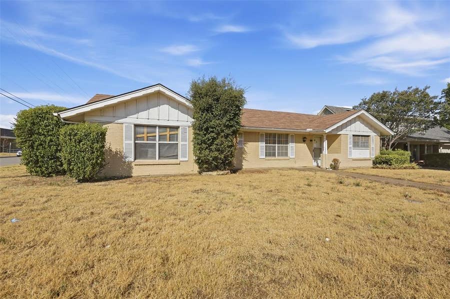 Property photo for 5682 Worrell Drive, Fort Worth, TX