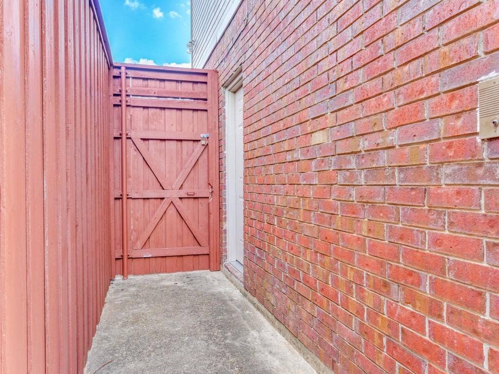 Private entrance to the 4th bedroom