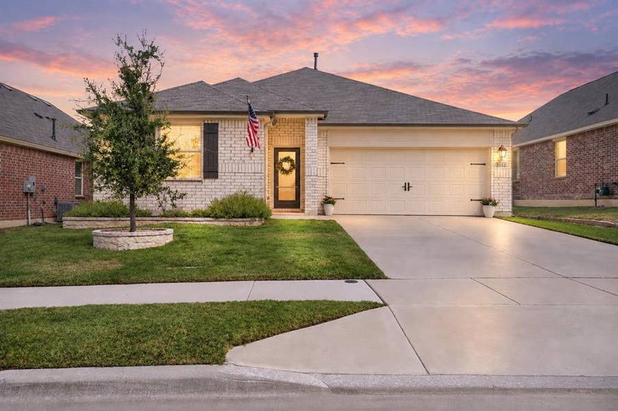 Property photo for 2552 Eden Creek Drive, Fort Worth, TX