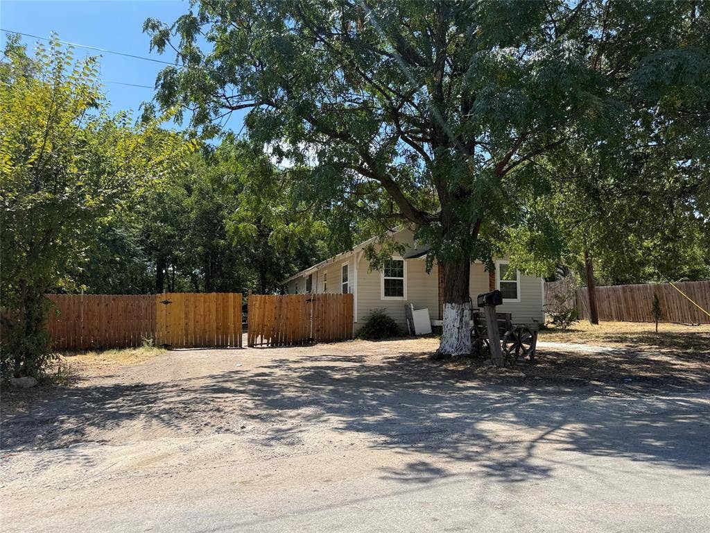 1114 E Ohio Avenue, Dallas, TX 75216
