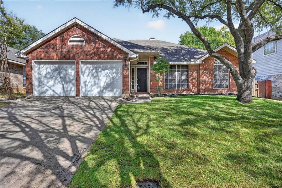Property photo for 7520 Lake Arrowhead Drive, Fort Worth, TX