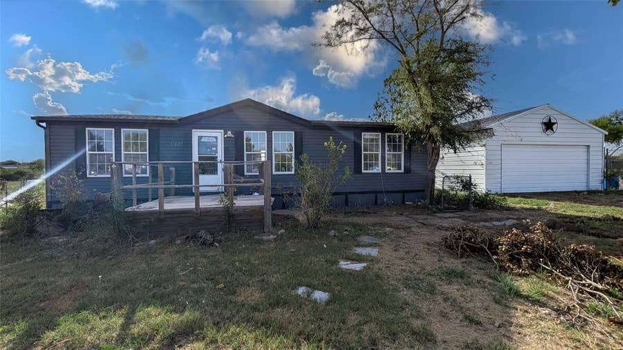 Property photo for 11687 Buttercup Lane, Justin, TX