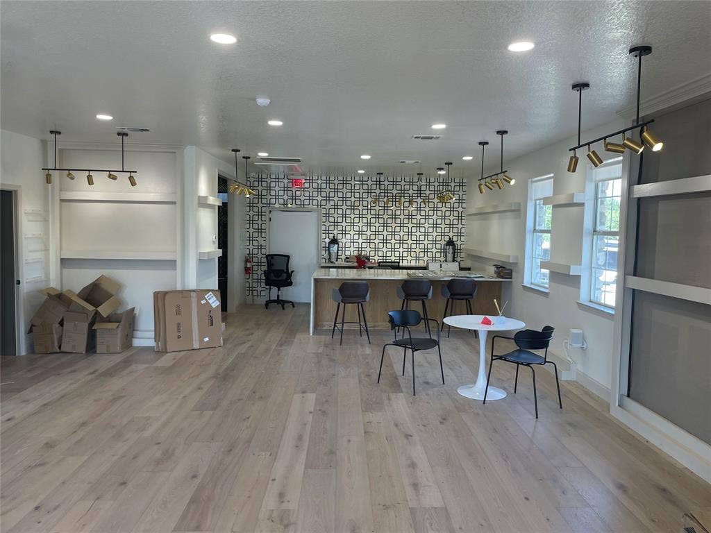 621 N Fm 1187, Aledo, TX 76008 621 N Fm 1187, Aledo, TX 76008