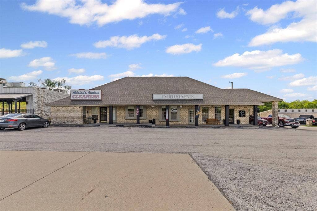 621 N Fm 1187, Aledo, TX 76008 621 N Fm 1187, Aledo, TX 76008
