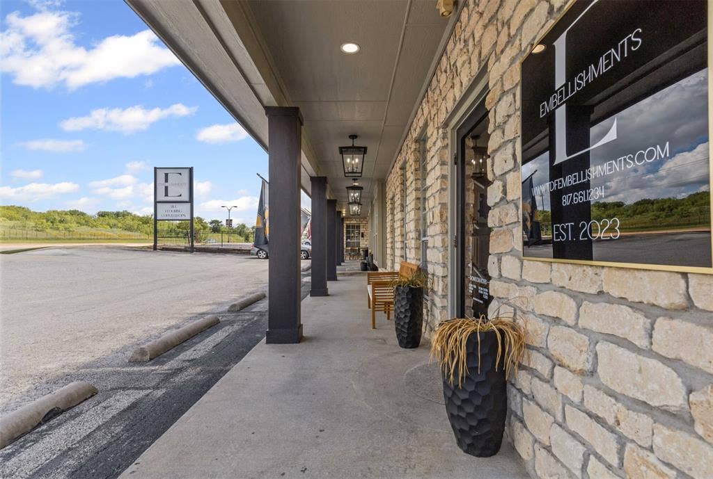 621 N Fm 1187, Aledo, TX 76008 621 N Fm 1187, Aledo, TX 76008