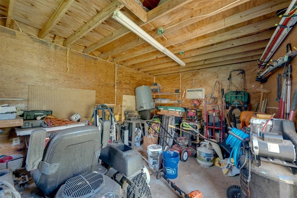 1318 Spring Branch Drive, Tyler, TX 75703 1318 Spring Branch Drive, Tyler, TX 75703