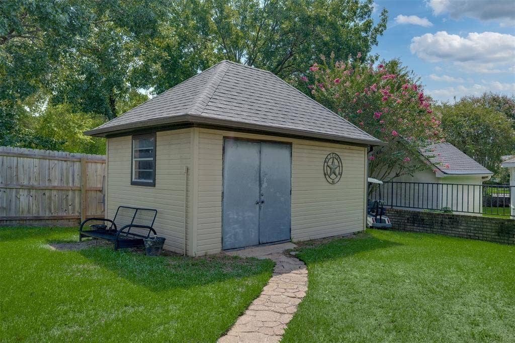 1318 Spring Branch Drive, Tyler, TX 75703 1318 Spring Branch Drive, Tyler, TX 75703