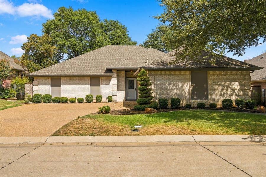 Property photo for 4007 Appian Way, Arlington, TX