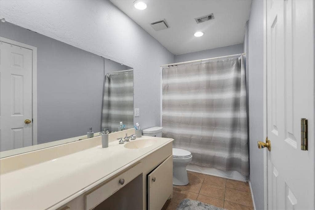 300 Synterra, Lindale, TX 75771 300 Synterra, Lindale, TX 75771