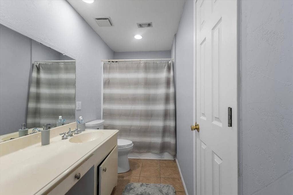 300 Synterra, Lindale, TX 75771 300 Synterra, Lindale, TX 75771