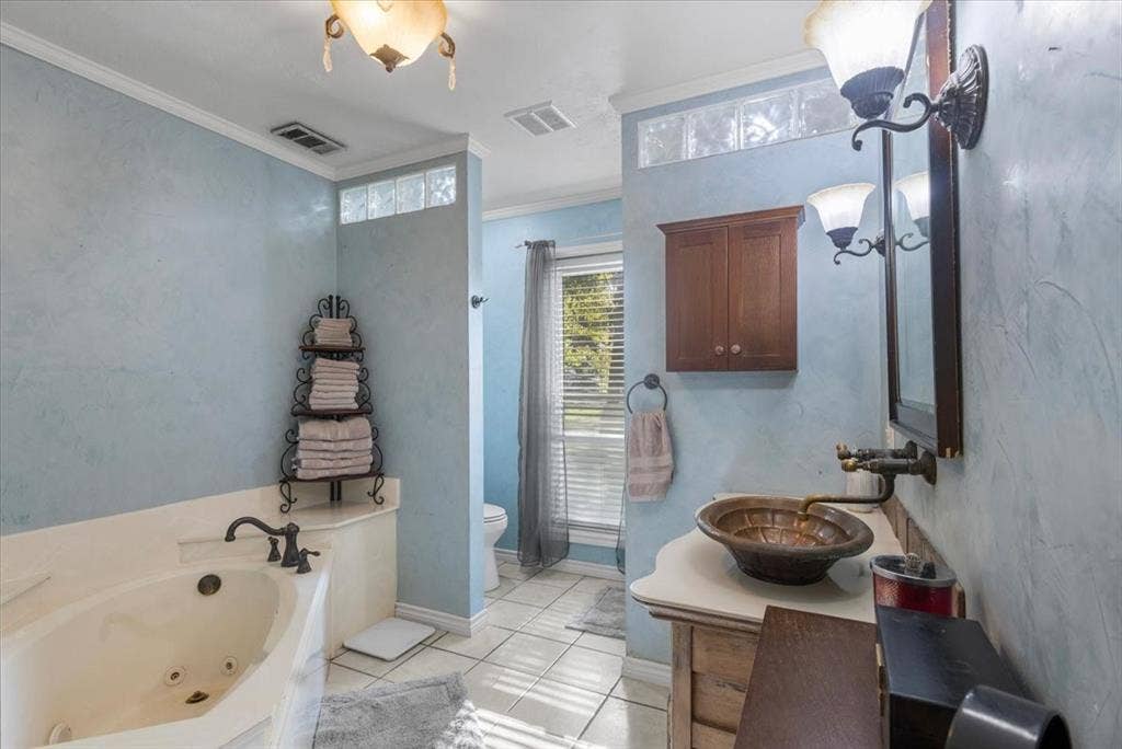 300 Synterra, Lindale, TX 75771 300 Synterra, Lindale, TX 75771
