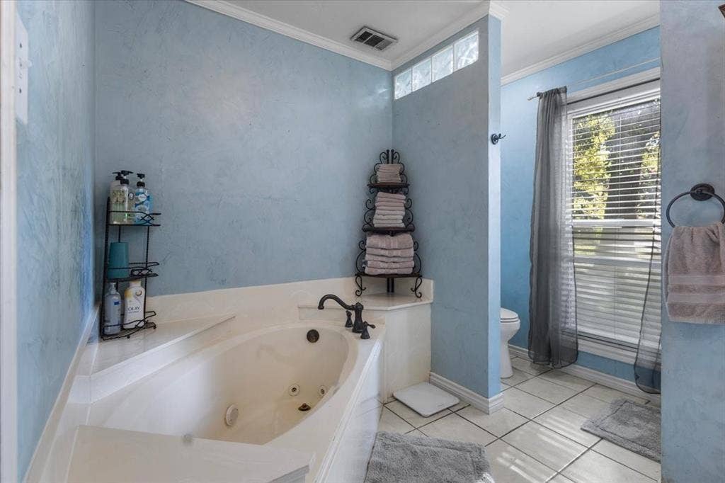 300 Synterra, Lindale, TX 75771 300 Synterra, Lindale, TX 75771