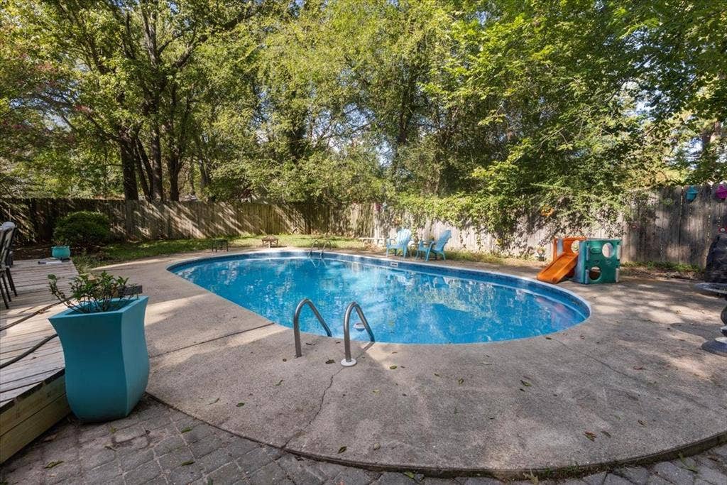 300 Synterra, Lindale, TX 75771 300 Synterra, Lindale, TX 75771