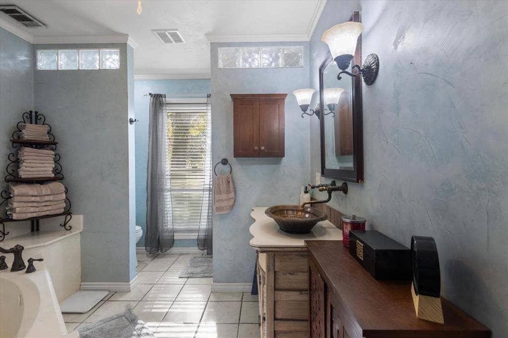 300 Synterra, Lindale, TX 75771 300 Synterra, Lindale, TX 75771