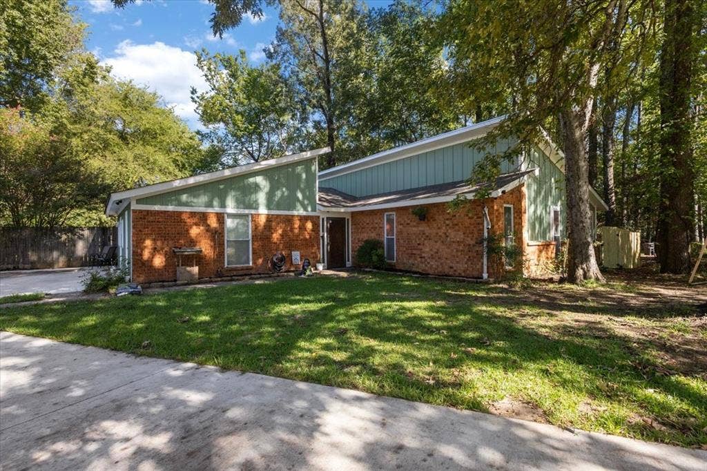 300 Synterra, Lindale, TX 75771 300 Synterra, Lindale, TX 75771