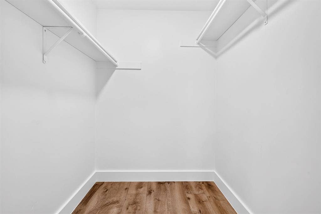 908 Via Barcelona, Mesquite, TX 75150 Closet off the primary bedroom
