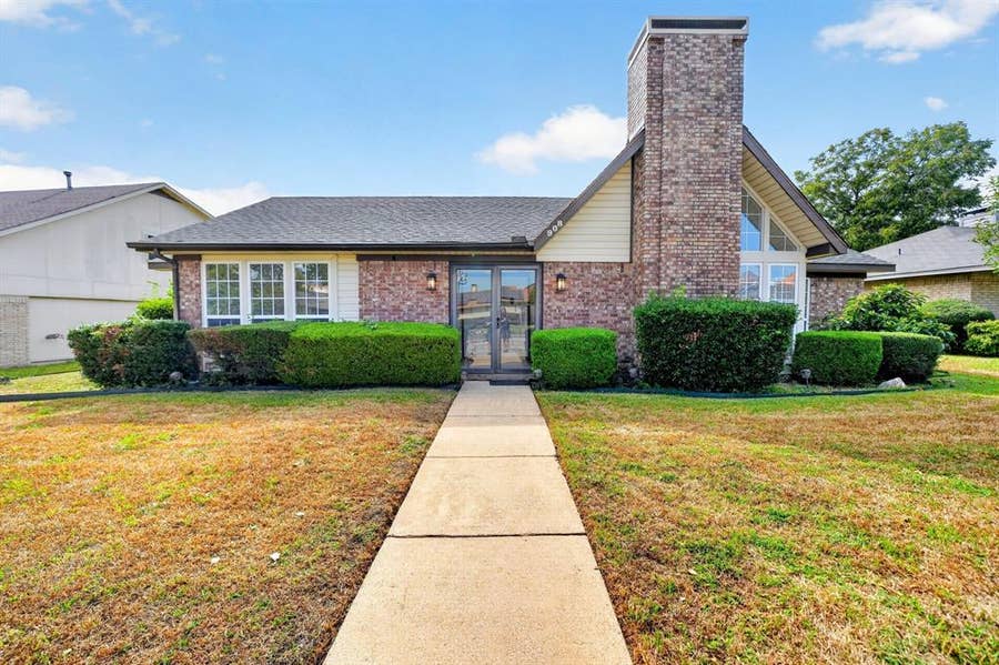 Property photo for 908 Via Barcelona, Mesquite, TX