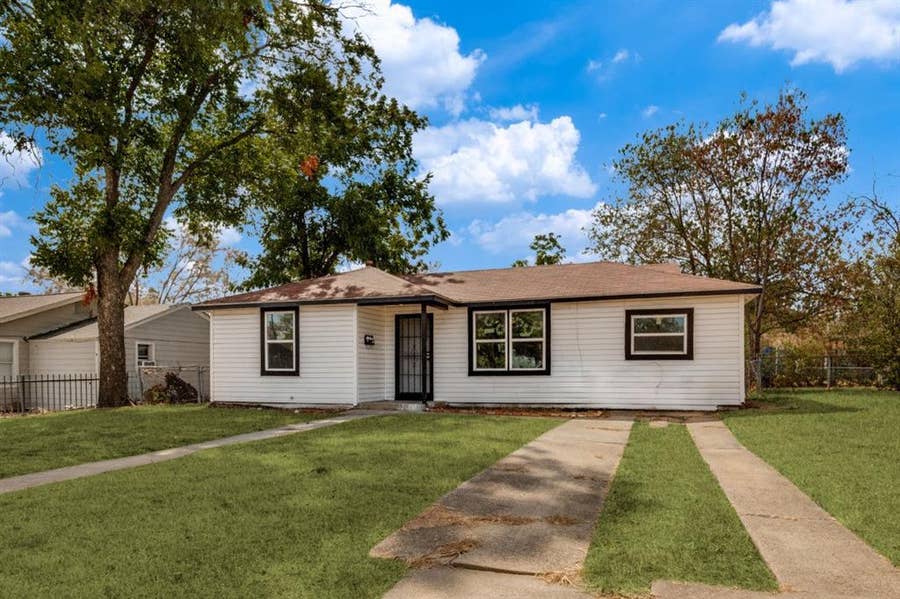 Property photo for 3224 Burson Avenue, Fort Worth, TX