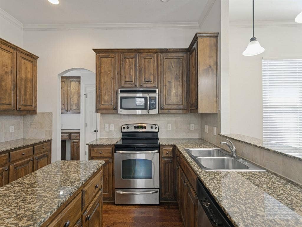 2512 Rugby Lane, Denton, TX 76209