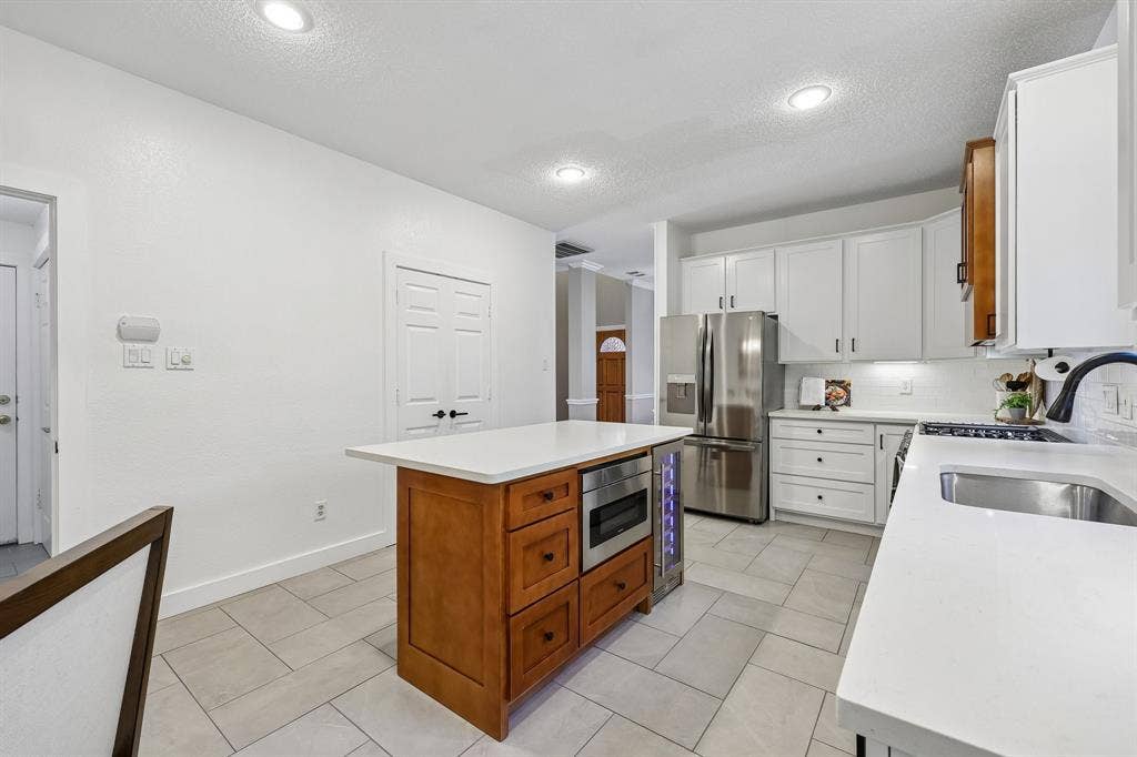 18765 Vista Del Sol, Dallas, TX 75287 18765 Vista Del Sol, Dallas, TX 75287