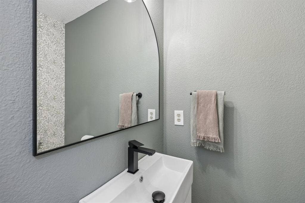 18765 Vista Del Sol, Dallas, TX 75287 18765 Vista Del Sol, Dallas, TX 75287