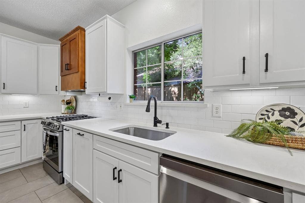 18765 Vista Del Sol, Dallas, TX 75287 18765 Vista Del Sol, Dallas, TX 75287