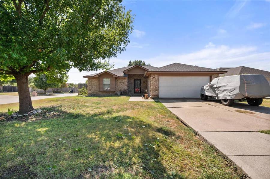 Property photo for 7 Mills Court, Mansfield, TX