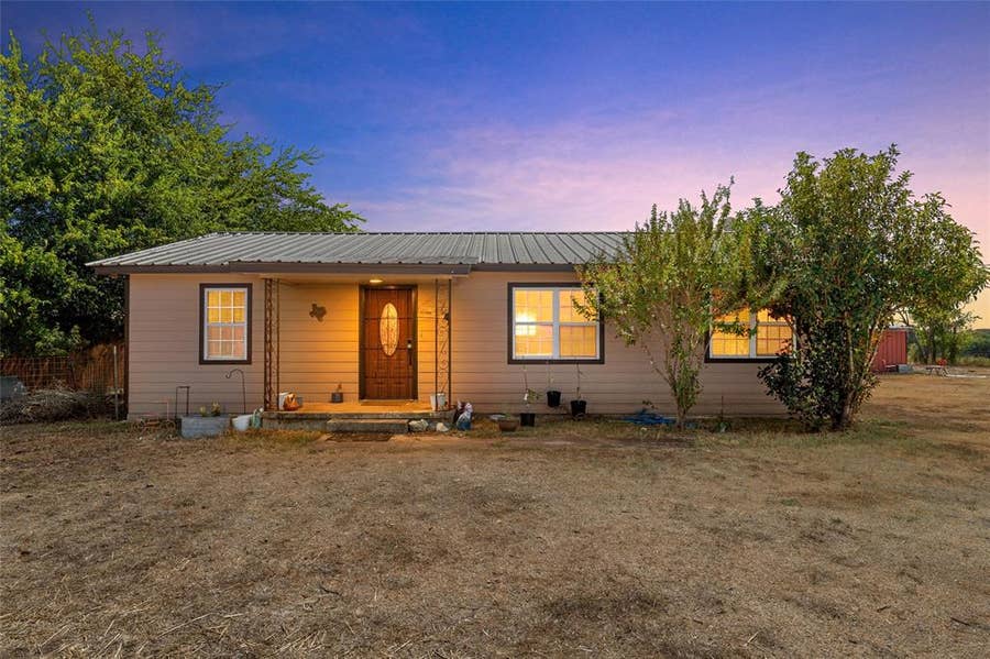 Property photo for 3370 County Road 303, Oglesby, TX